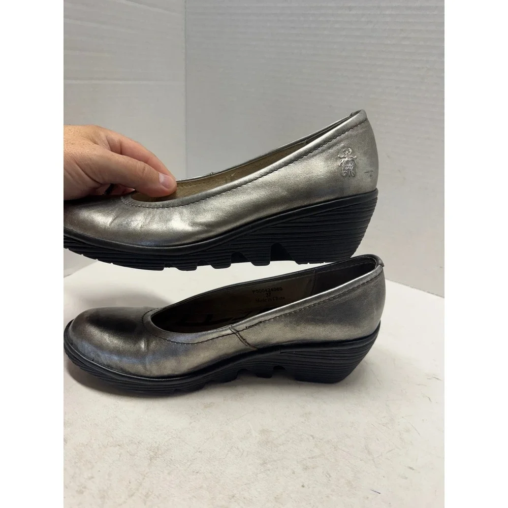 Fly London Yaz Metallic Silver Leather Wedge Pumps P500424069 Womens 37 6.5